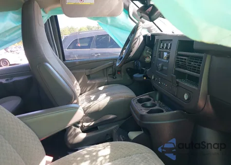 2020 Chevrolet Express Passenger Rwd 3500 Extended Wheelbase Lt z USA, uszkodzony, nr VIN 1GAZGPFG0L1118010